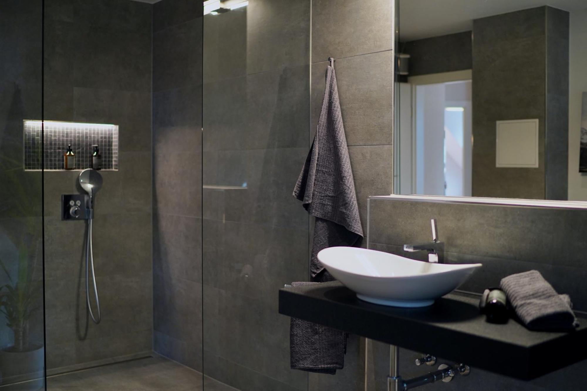 Edler Wohnraum Noble Stadtoase Mit Boxspringbett, Kaffeevollautomat & Parkplatz Zwickau Ngoại thất bức ảnh