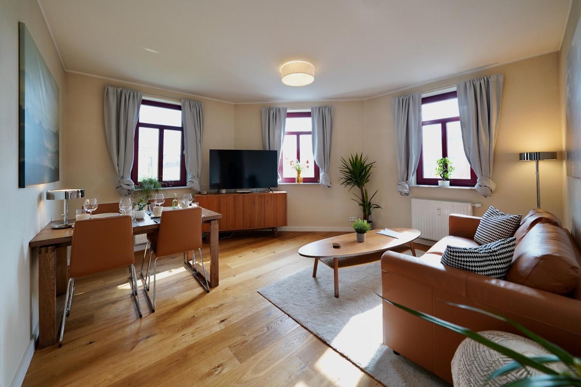 Edler Wohnraum Noble Stadtoase Mit Boxspringbett, Kaffeevollautomat & Parkplatz Zwickau Ngoại thất bức ảnh